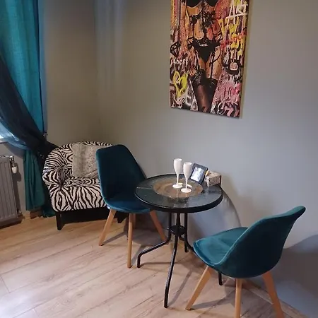 Gold Apartment *